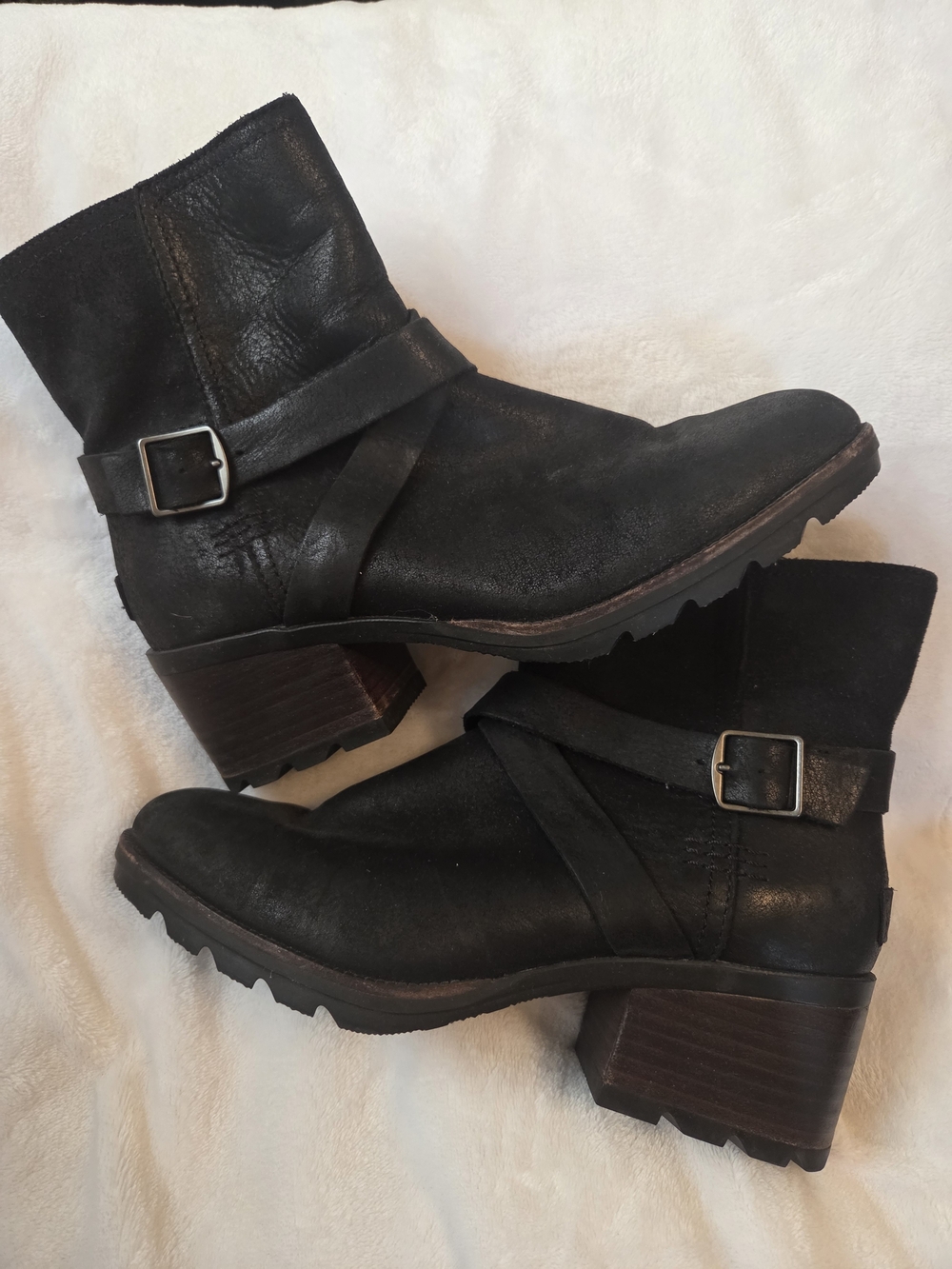 Sorel Black Leather Buckle Strap Ankle Boots With Sheen (Shine) - Size 7